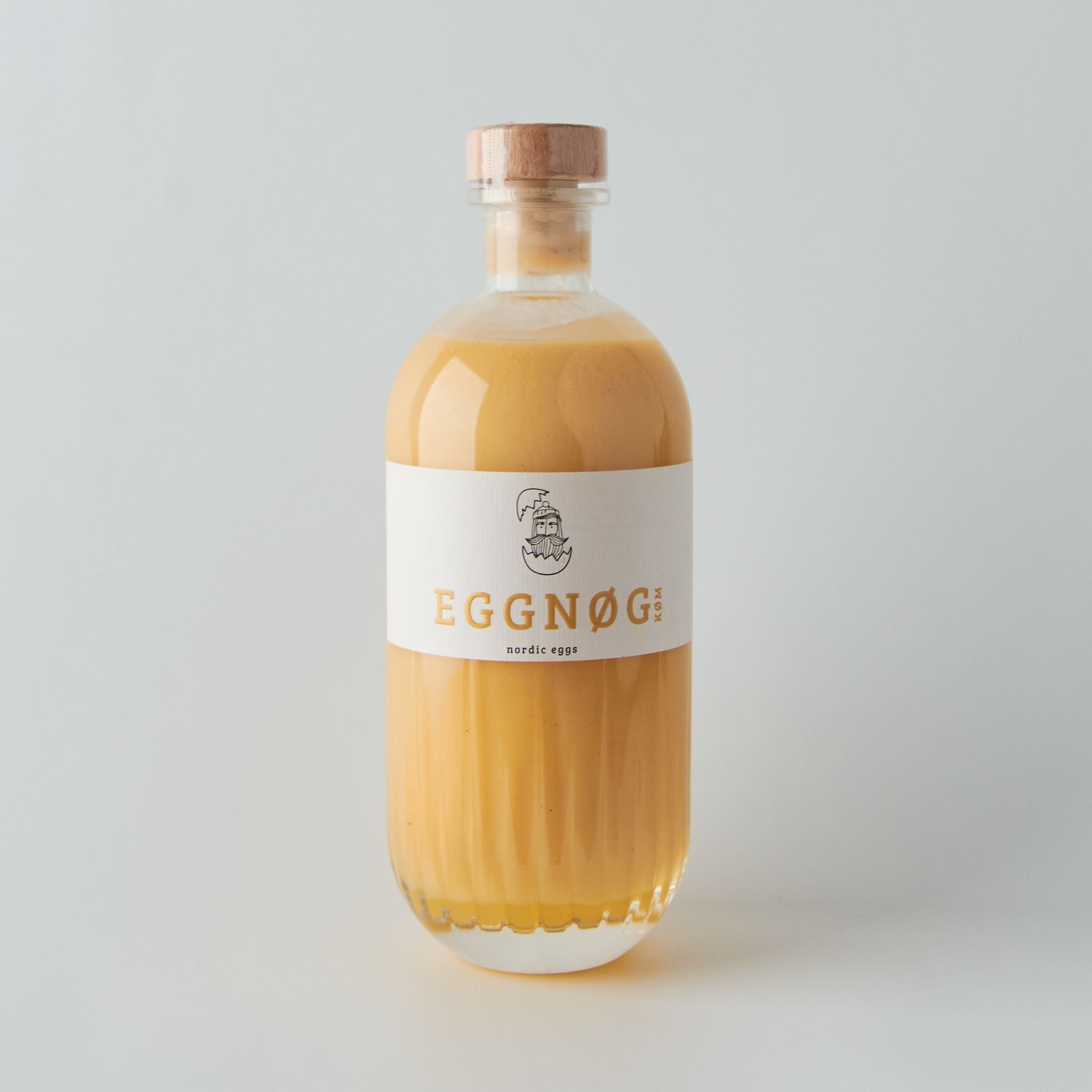 EGGNØG KØM Eierlikör Flasche freigestellt