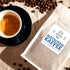 Matrosenkaffee Verpackung mit frisch gebrühtem Espresso – Blend aus drei Anbaugebieten
